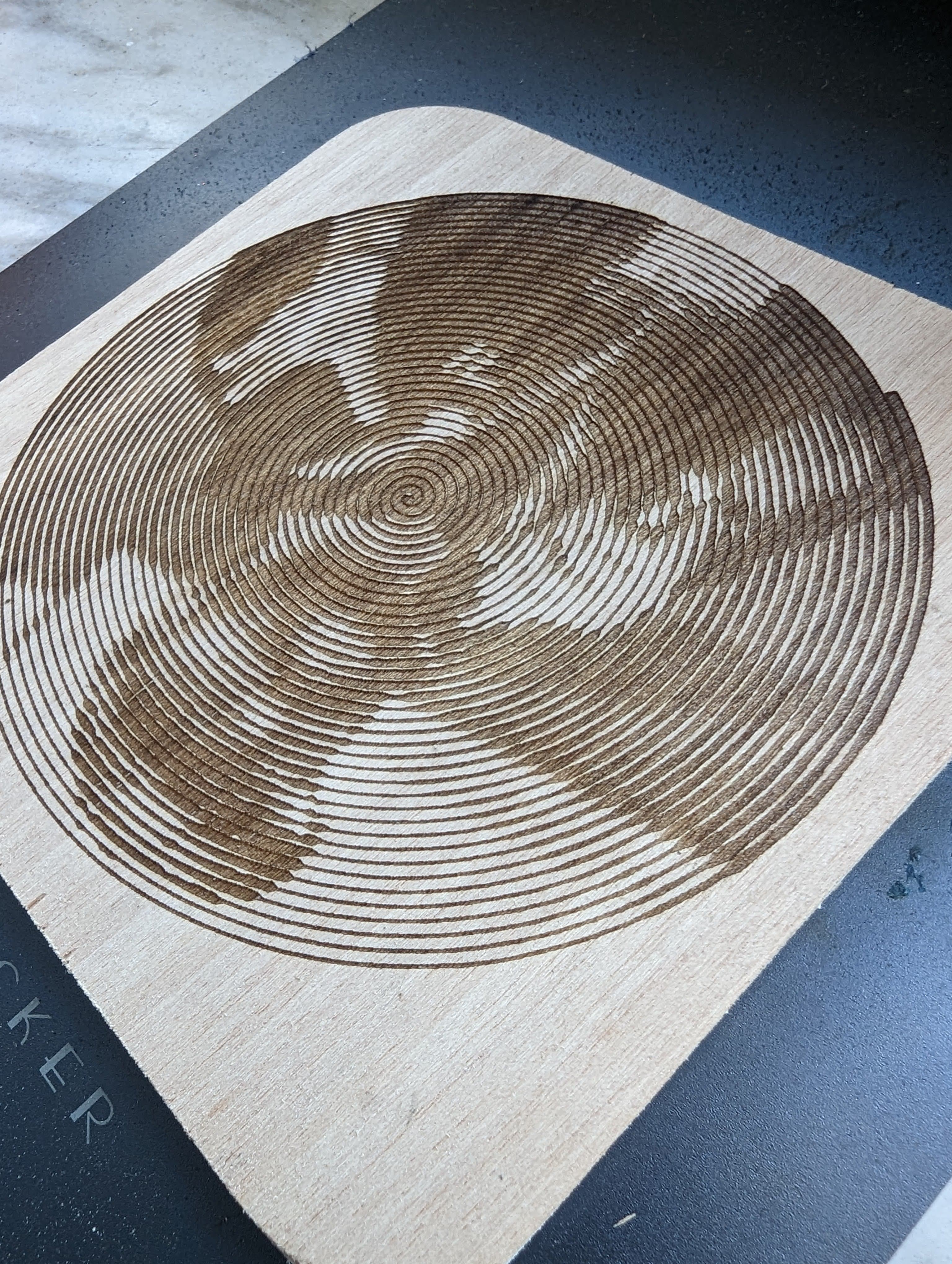 ho stampato su legno con la laserpercker 2 il template di spiral betty